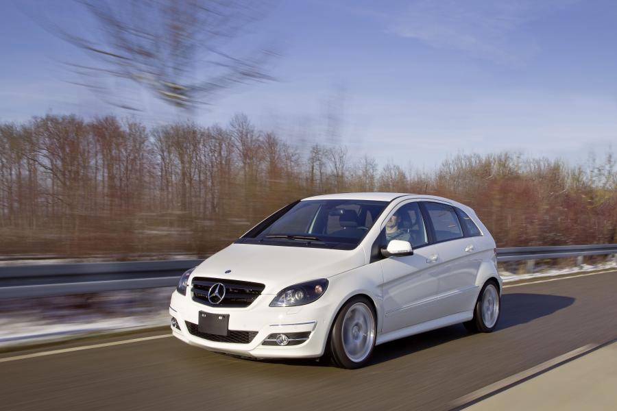  Mercedes-Benz B55 AMG Concept 2010 года  (фото 32 из 46)